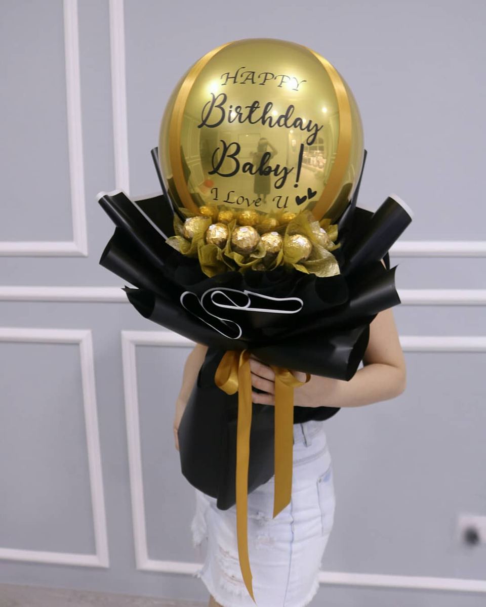 Gold birthday balloon bouquet with Ferrero