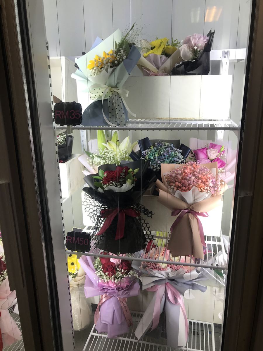 Ready bouquets in the chiller